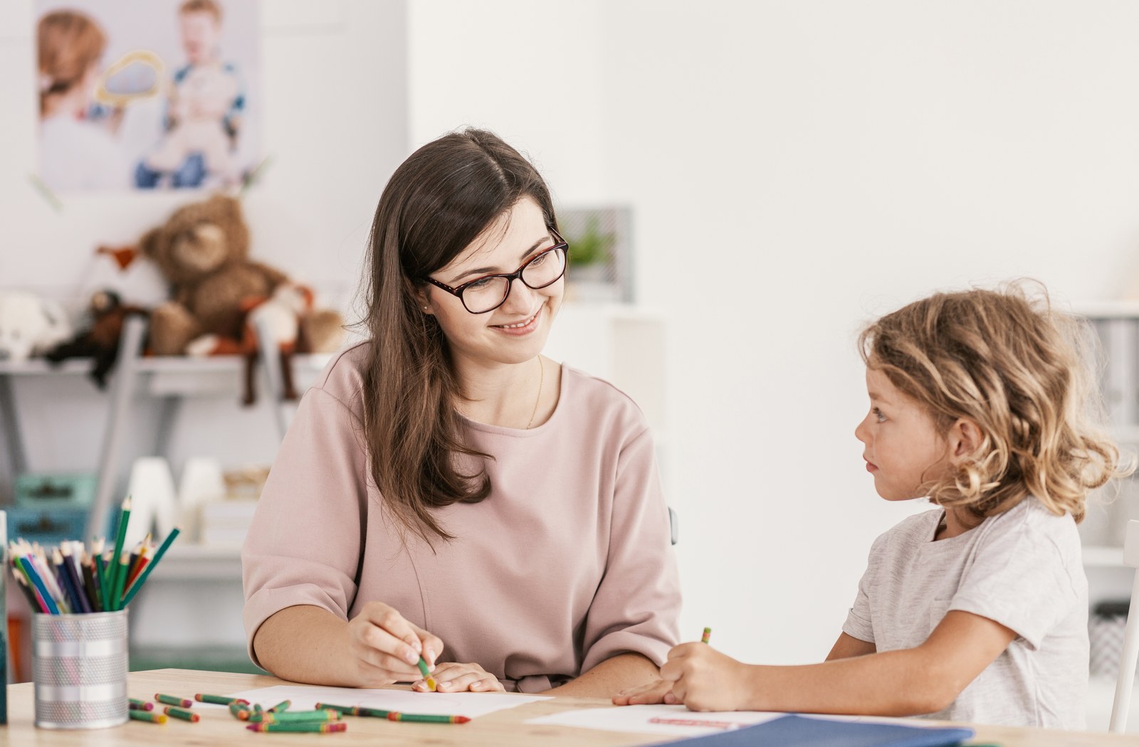 Child psychologist using flash cards during an anxiety and OCD therapy session with a young child